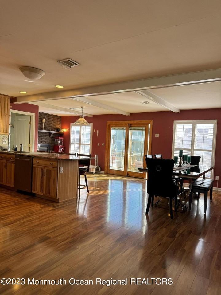 331 Stephan Ave - Photo 6 of 13