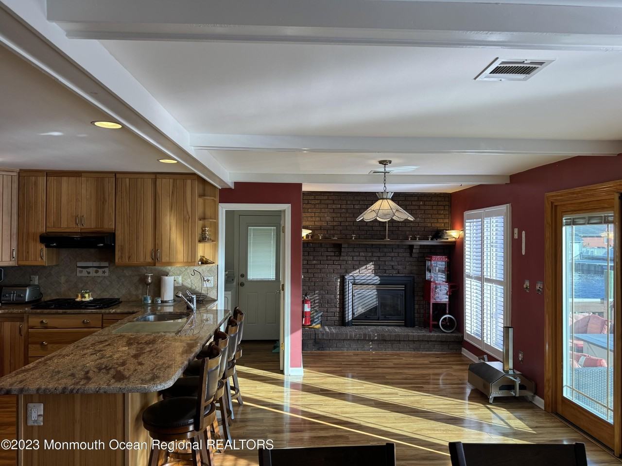 331 Stephan Ave - Photo 7 of 13