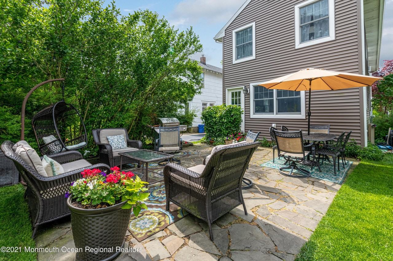 512 Essex Ave - Photo 4 of 25