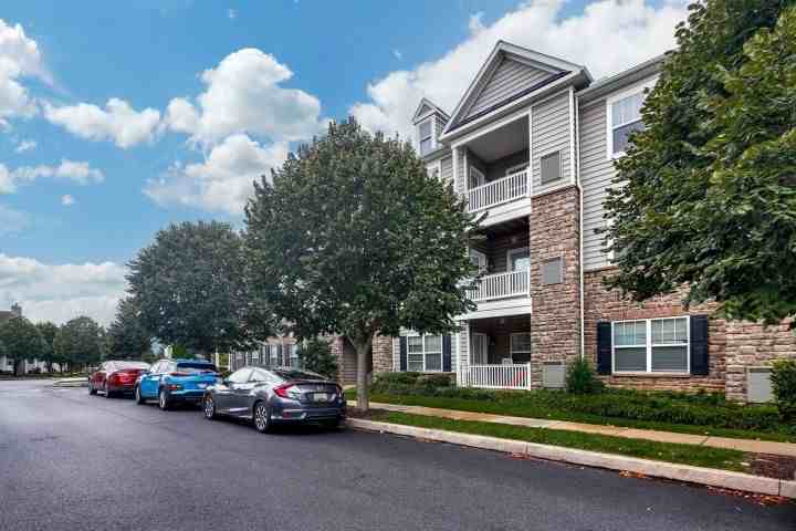 The Villas of Castleton Apartments - Photo 7 of 39
