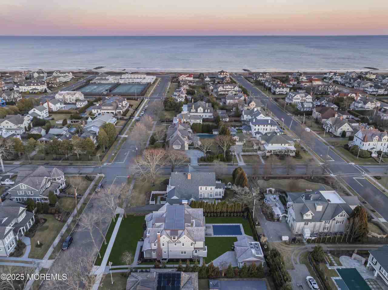 205 Morris Ave - Photo 2 of 50