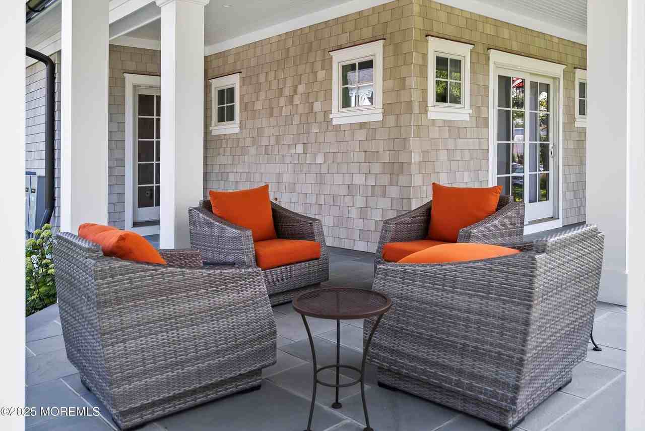 205 Morris Ave - Photo 3 of 50