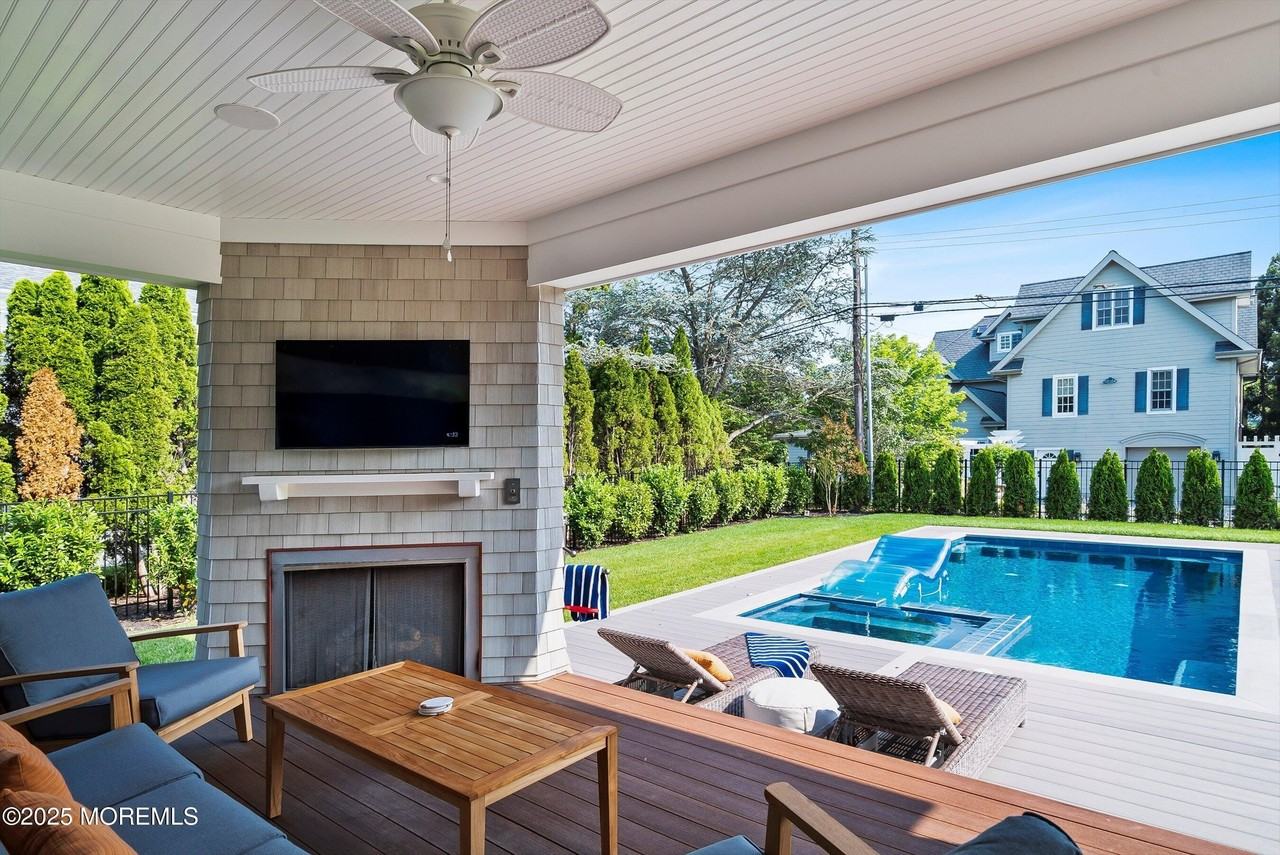 205 Morris Ave - Photo 5 of 50