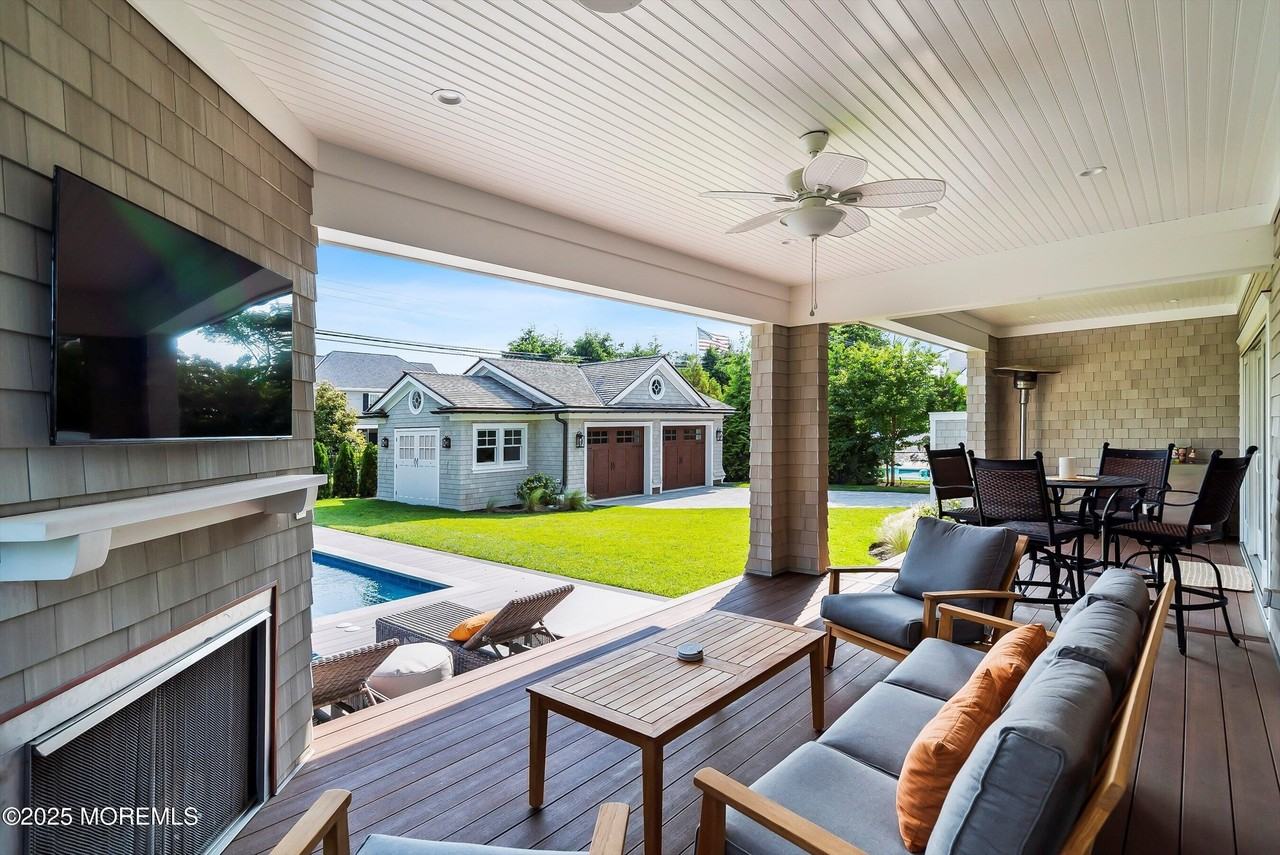 205 Morris Ave - Photo 6 of 50