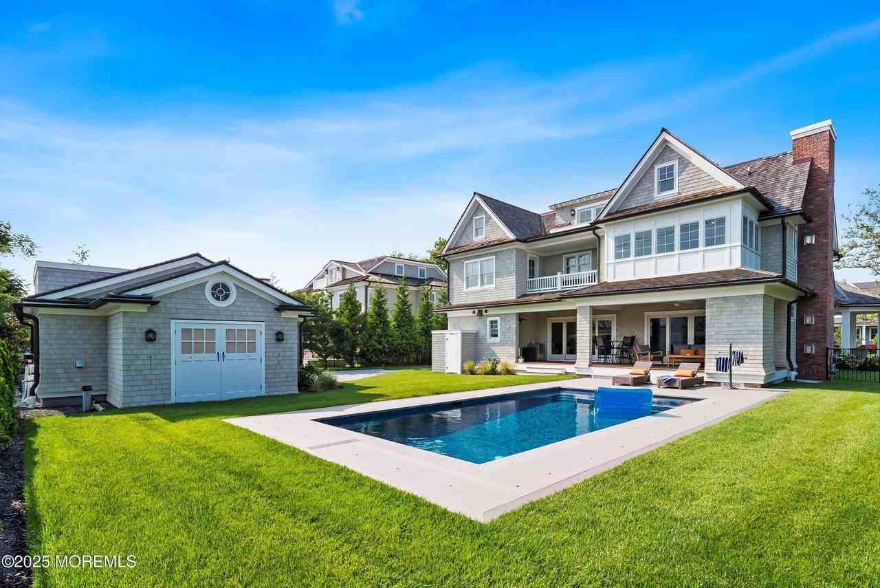 205 Morris Ave - Photo 7 of 50