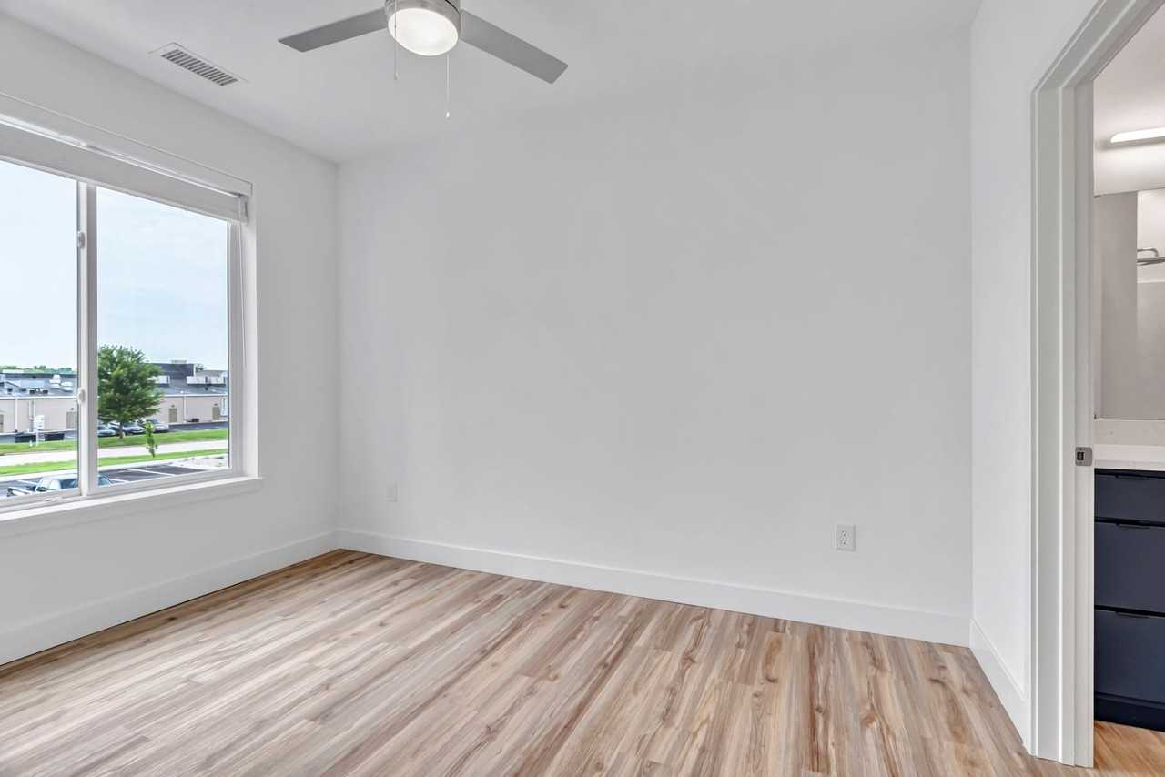 The Oasis - Photo 5 of 50