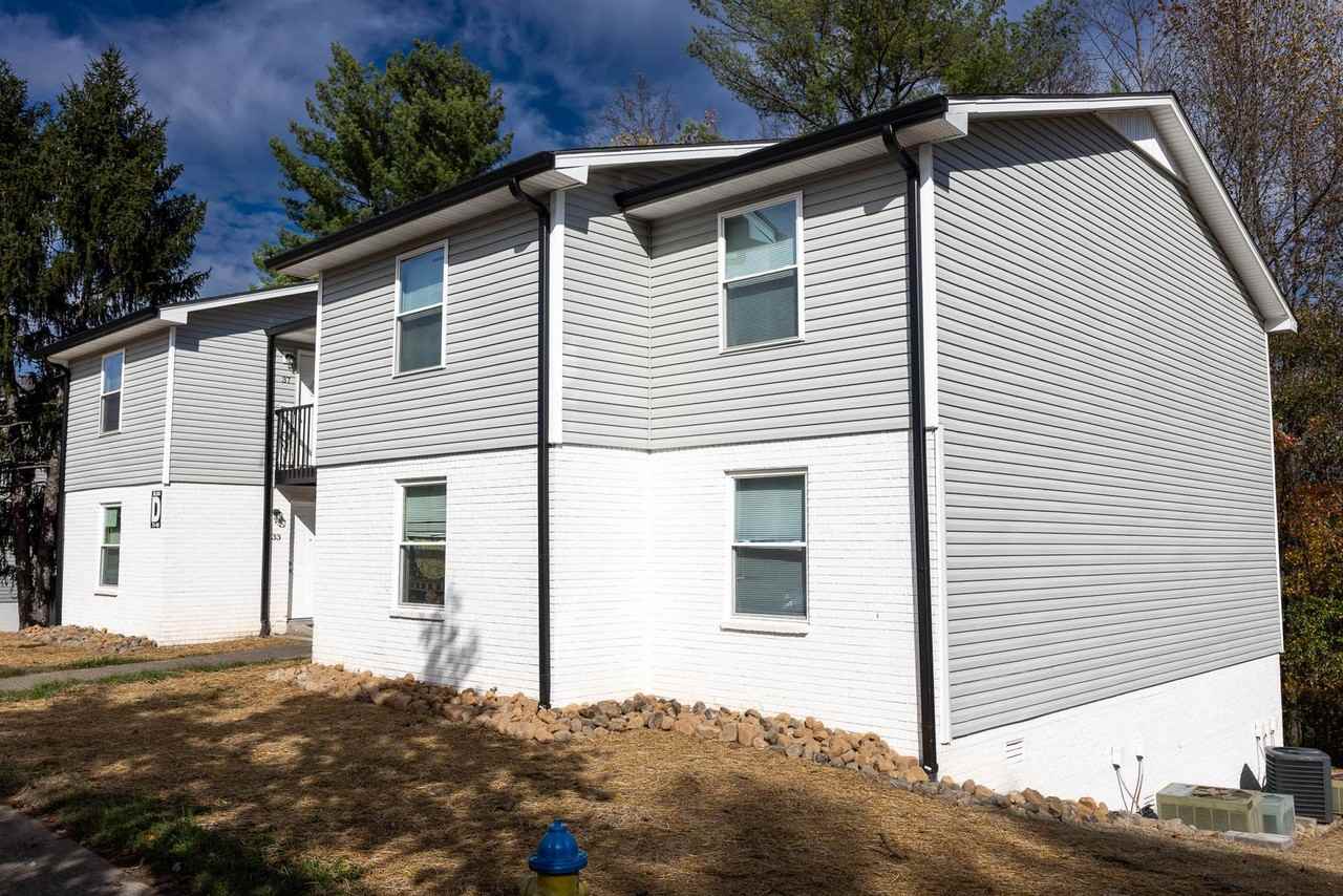 Valley View Apartments - Photo 3 of 33