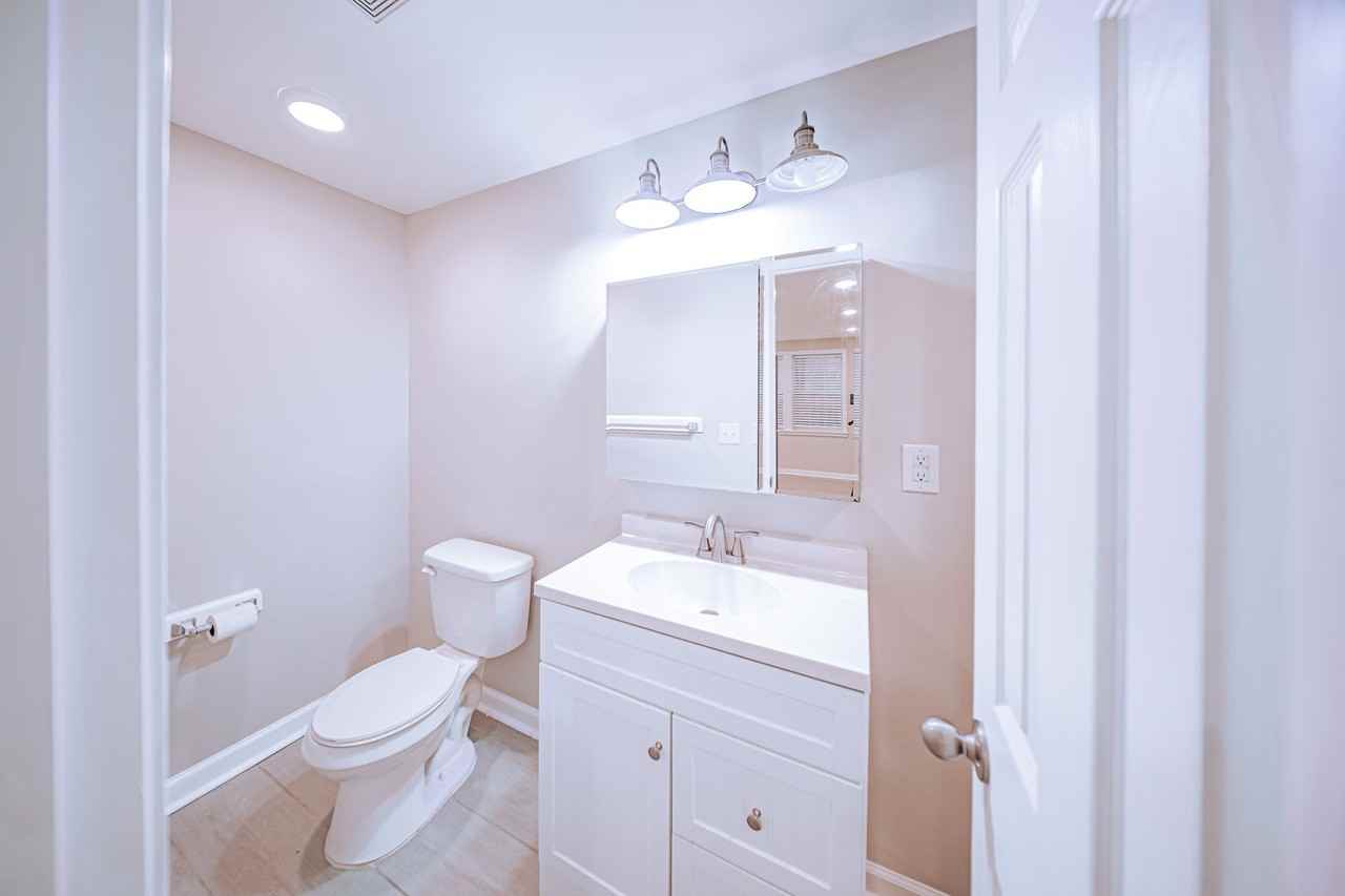 Victorian Village Apartments - Photo 3 of 22