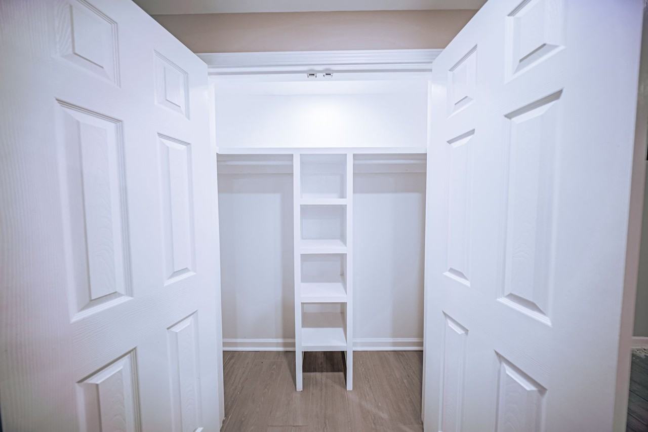Victorian Village Apartments - Photo 4 of 22