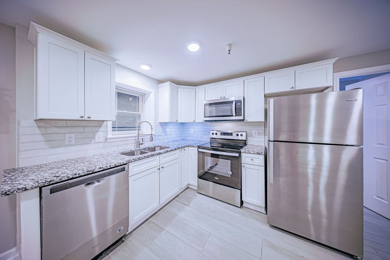 Victorian Village Apartments - Photo 5 of 22