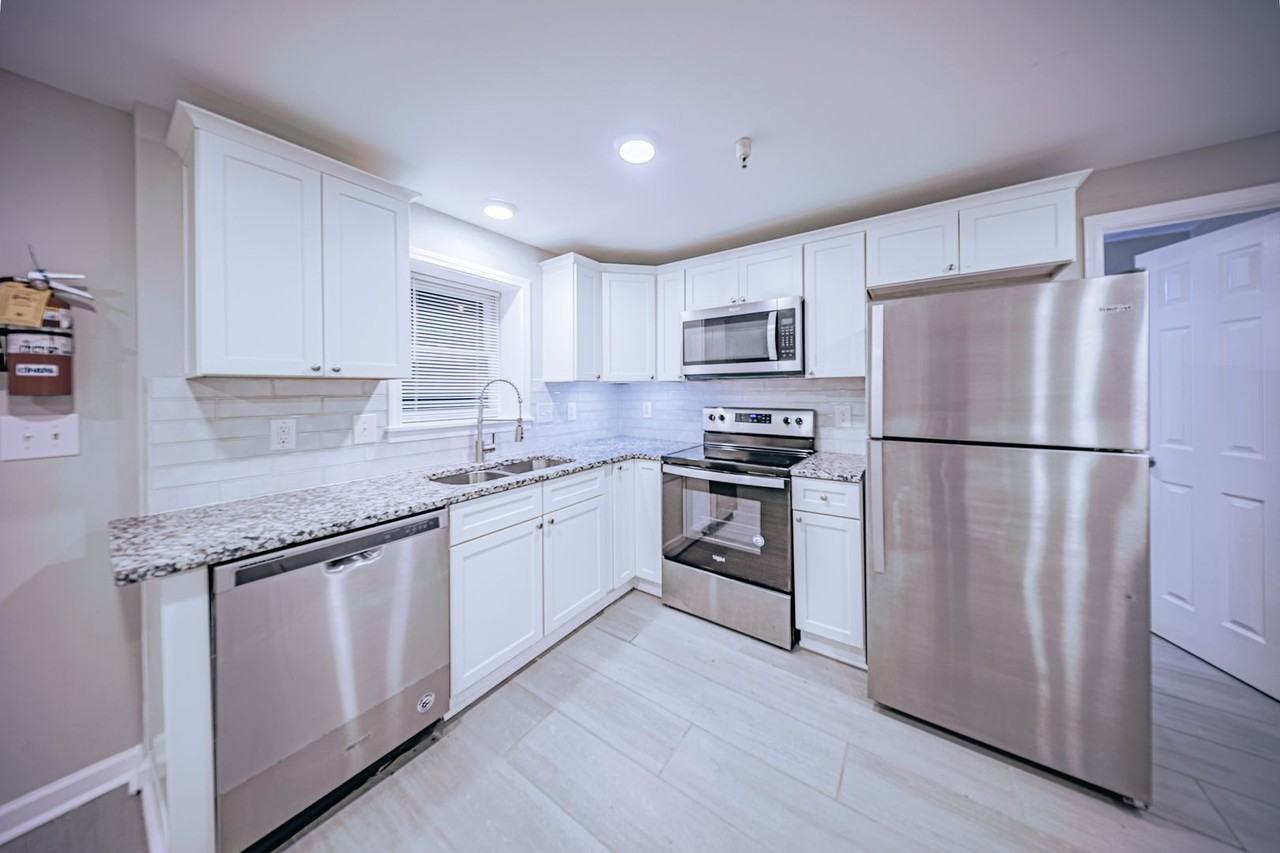 Victorian Village Apartments - Photo 6 of 22