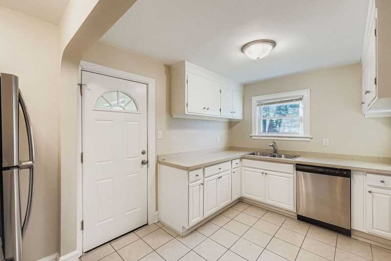 16855 Sayre Ave - Photo 6 of 24