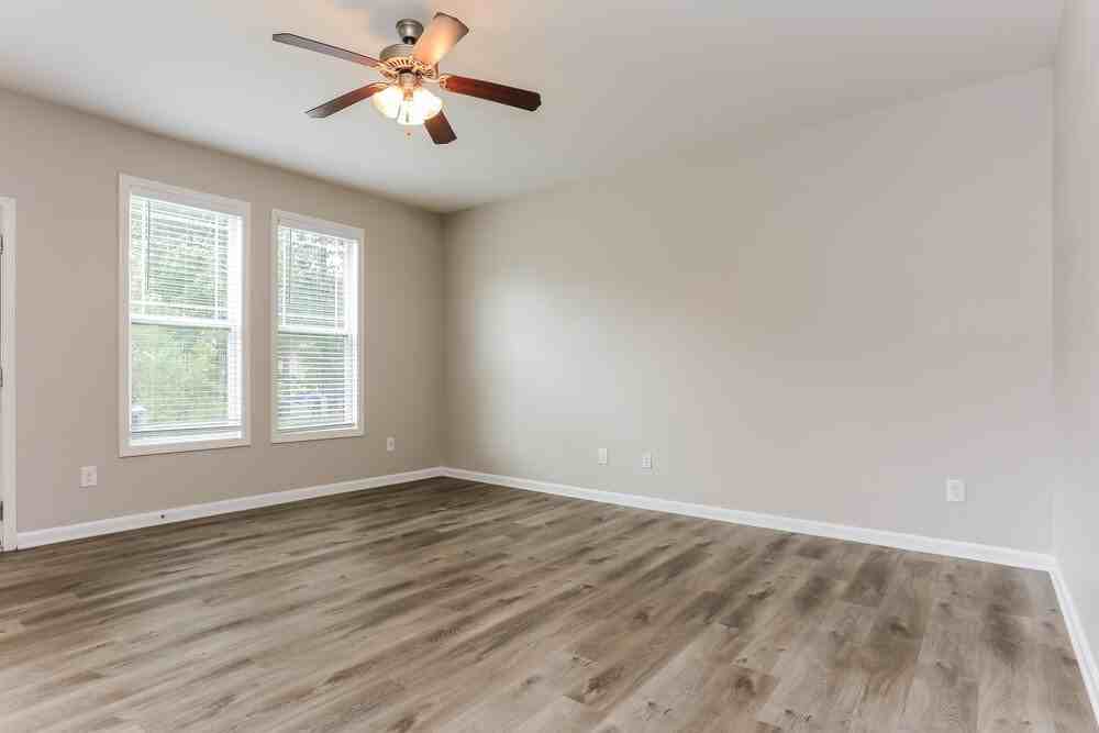 1555 Persimmon Trce - Photo 4 of 17