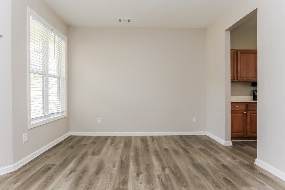 1555 Persimmon Trce - Photo 5 of 17