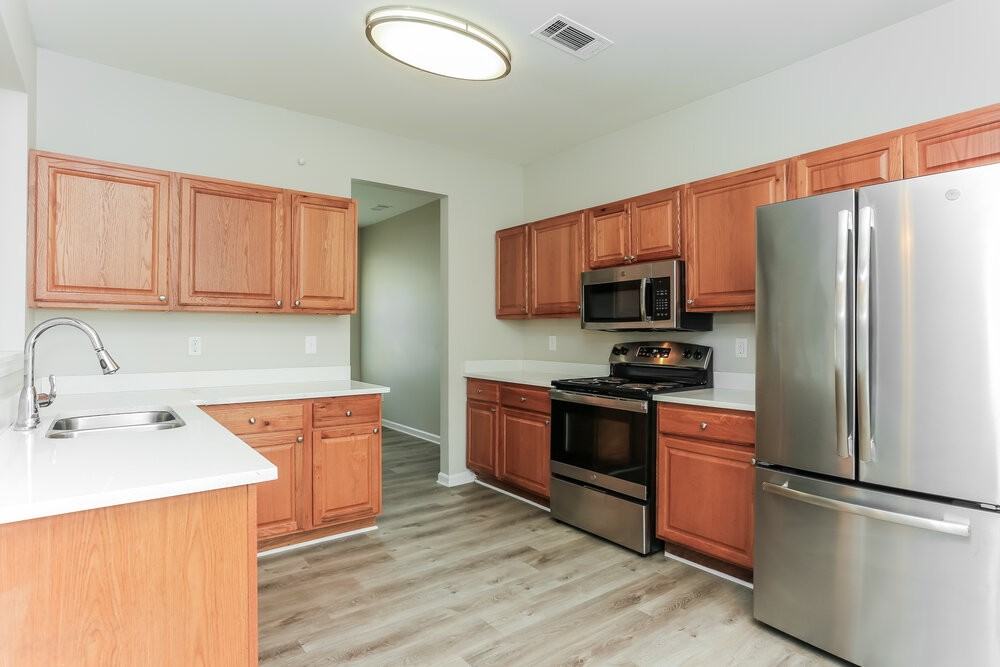 1555 Persimmon Trce - Photo 7 of 17