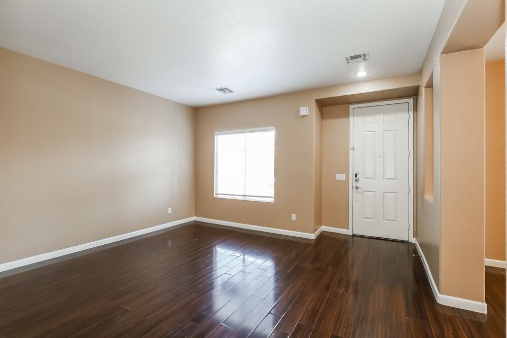 5523 Amy Lynn St - Photo 4 of 17