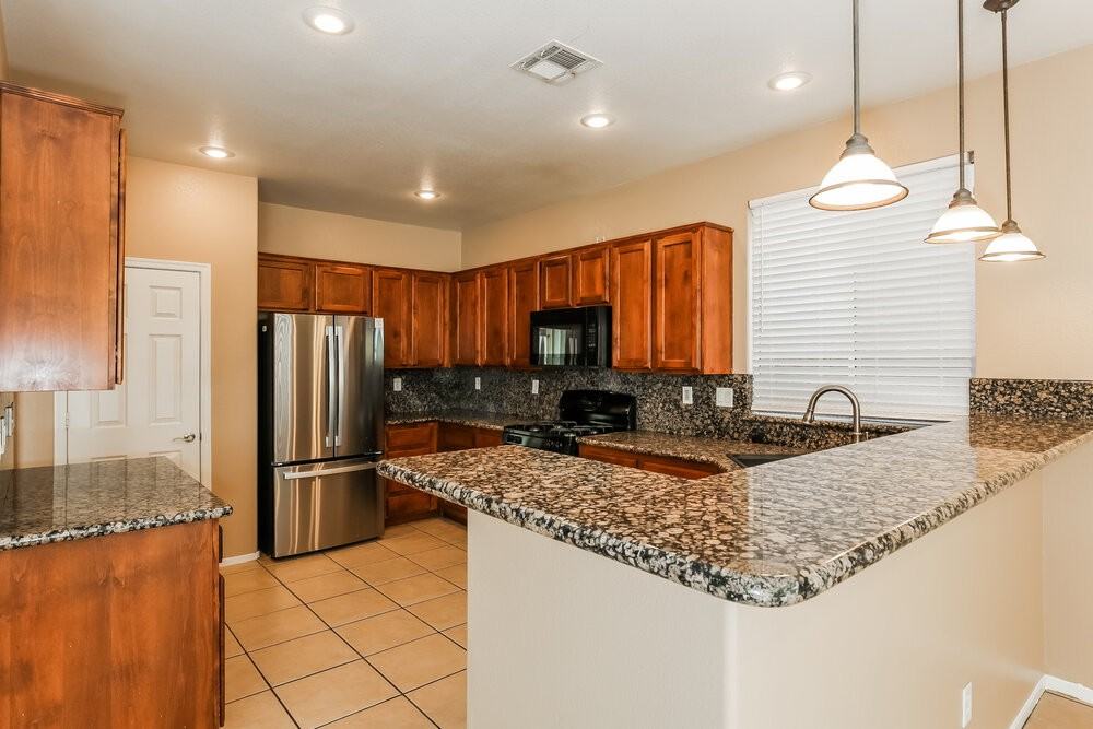 5523 Amy Lynn St - Photo 6 of 17