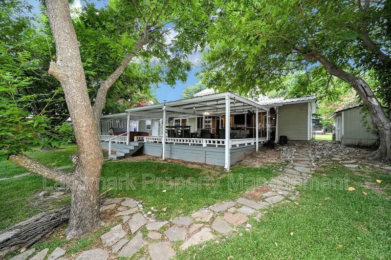 107 Lancelot Drive - Photo 2 of 13