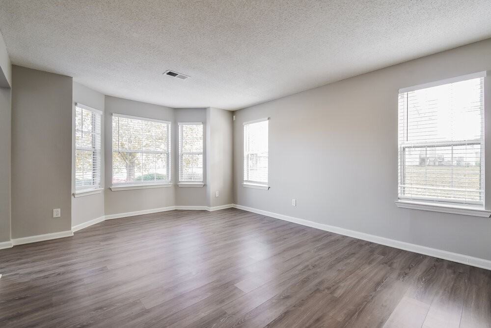 3827 Riverview Bnd - Photo 4 of 17