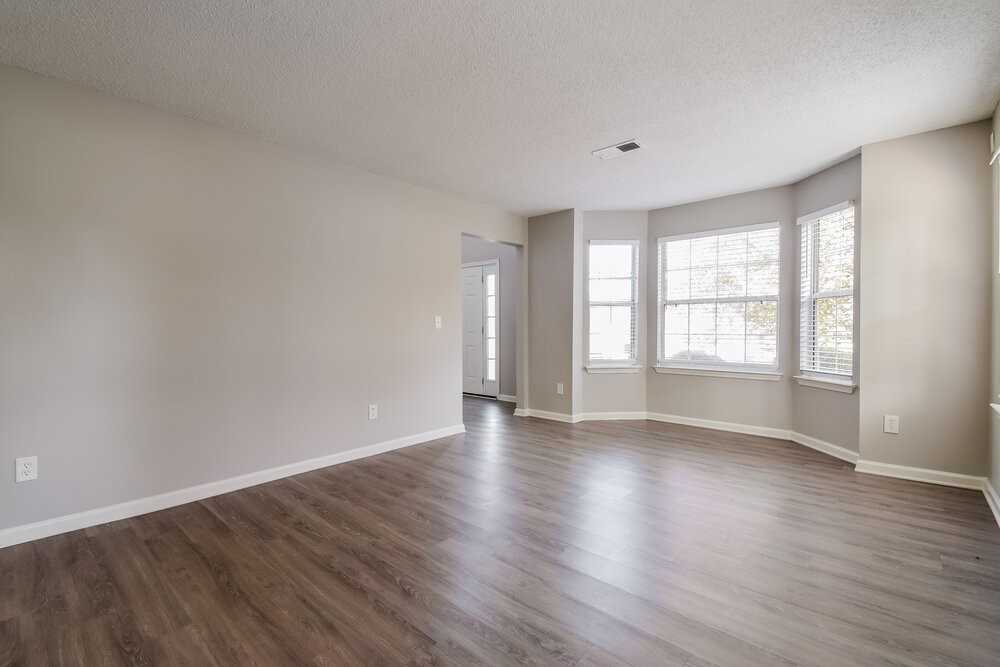 3827 Riverview Bnd - Photo 5 of 17