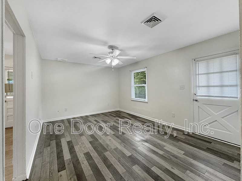 105 Walker Drive - Photo 4 of 17