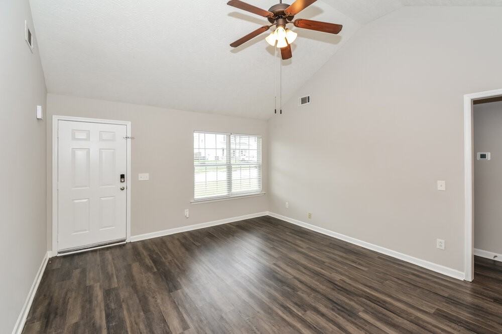 1045 Tammy Sue Ln - Photo 3 of 16