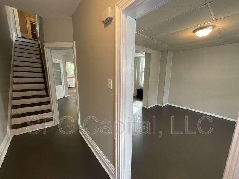 413 N Pitt St - Photo 2 of 10