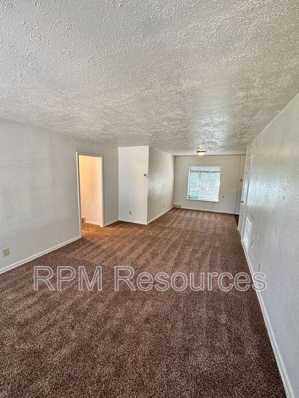 4416 Northwest 44th Street - Photo 4 of 19