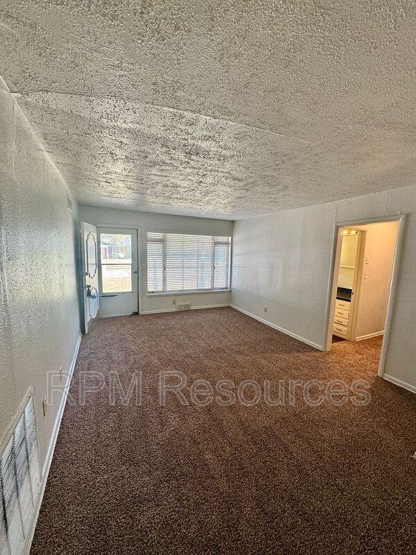 4416 Northwest 44th Street - Photo 5 of 19