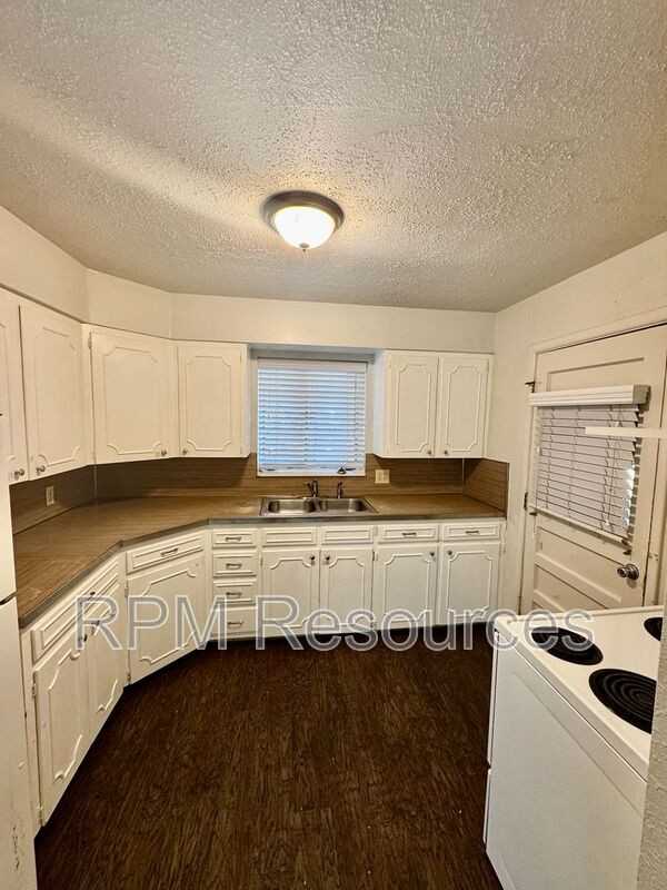 4416 Northwest 44th Street - Photo 7 of 19