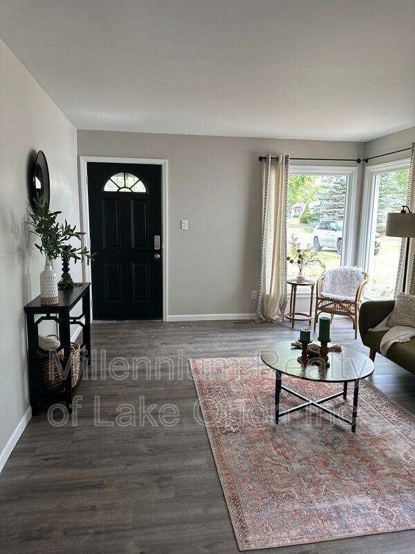 4811 Summerhill Dr - Photo 3 of 17