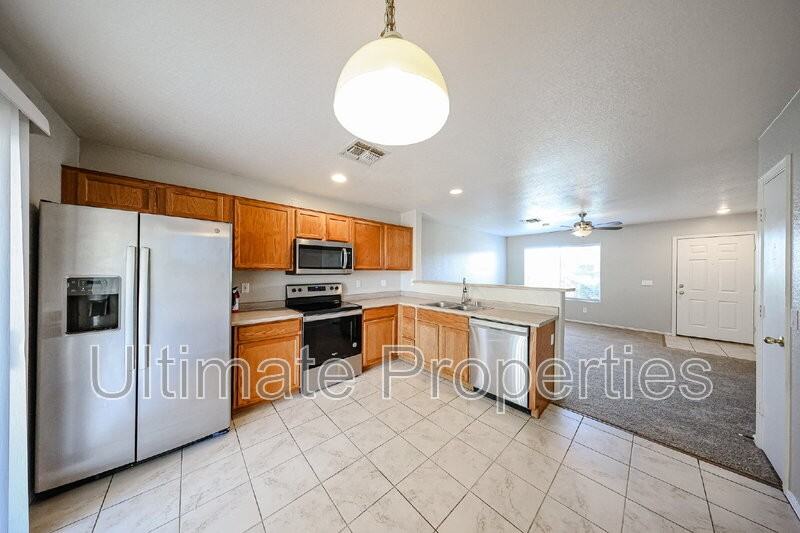 15312 W Watson Ln - Photo 5 of 12