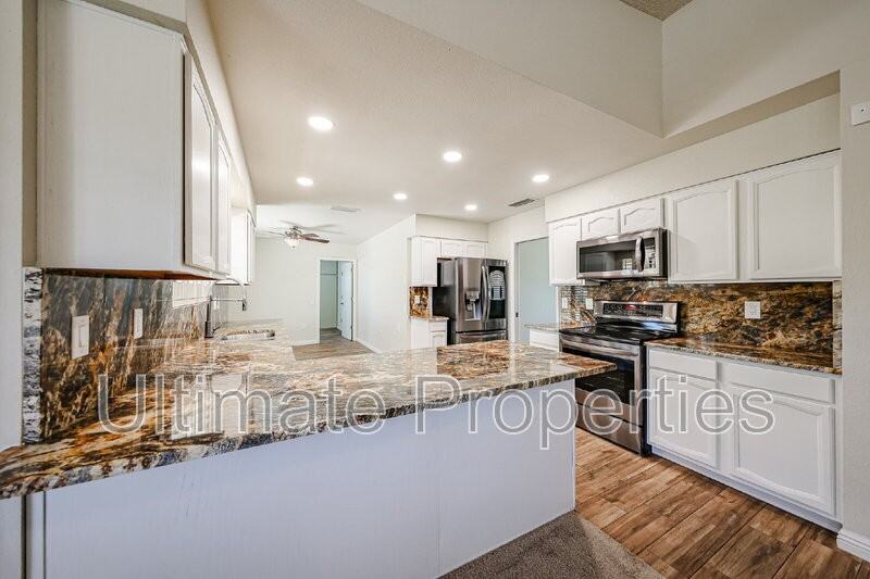 13107 W Lyric Dr - Photo 5 of 16