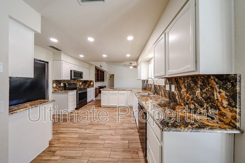 13107 W Lyric Dr - Photo 6 of 16
