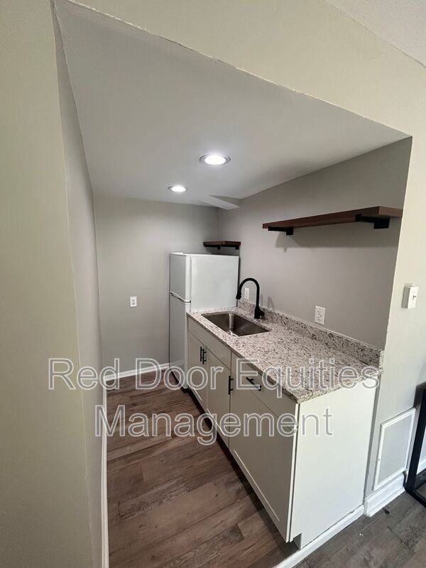 123 N Broad St #303
