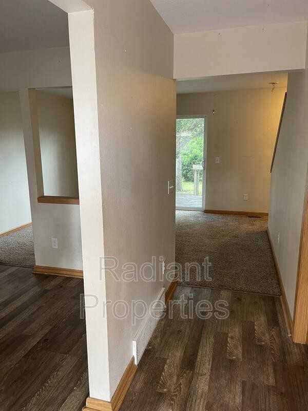 1530 E 16th St - Photo 2 of 23