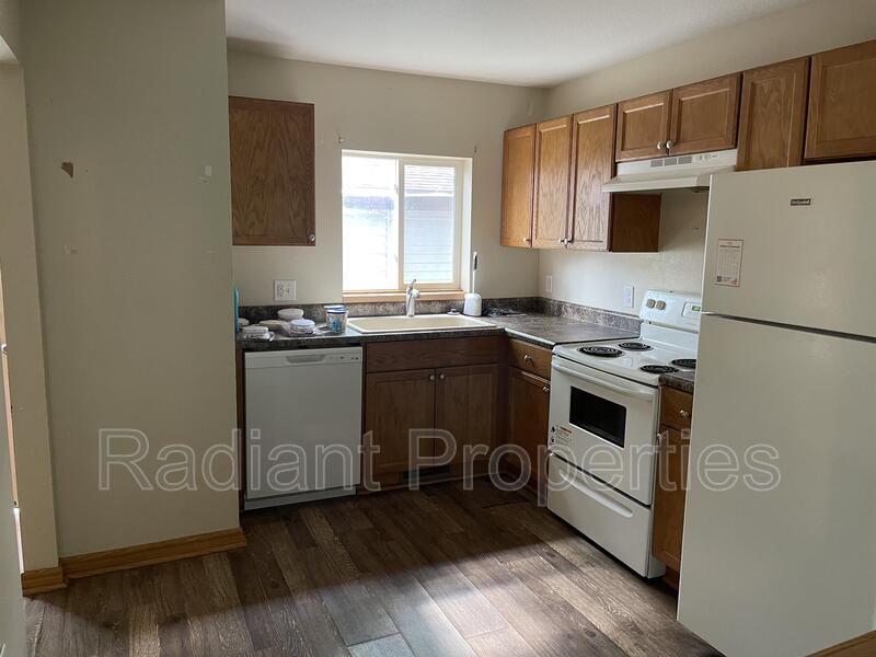 1530 E 16th St - Photo 4 of 23