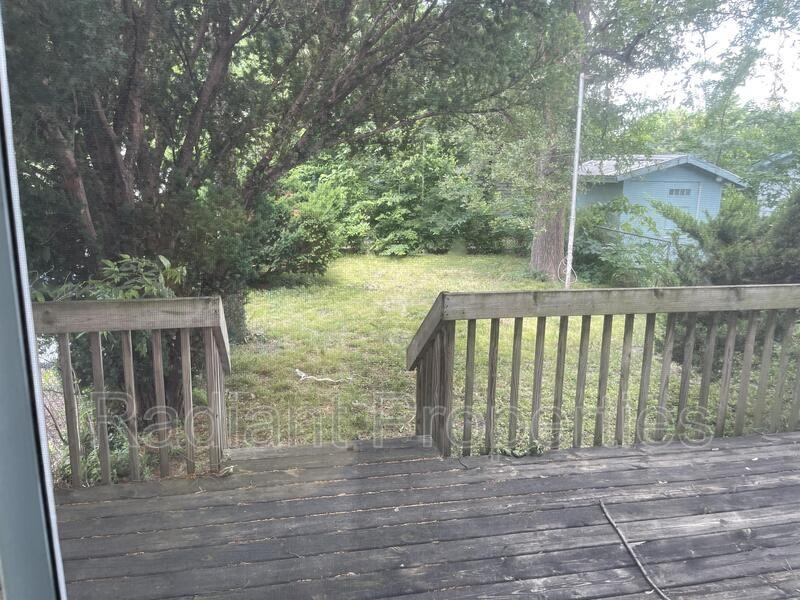 1530 E 16th St - Photo 5 of 23