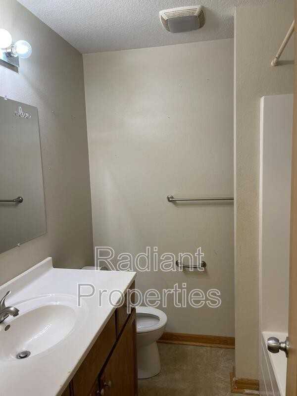 1530 E 16th St - Photo 7 of 23