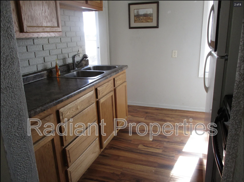 1901 Searle St - Photo 2 of 11