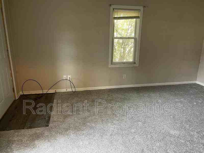 1901 Searle St - Photo 3 of 11