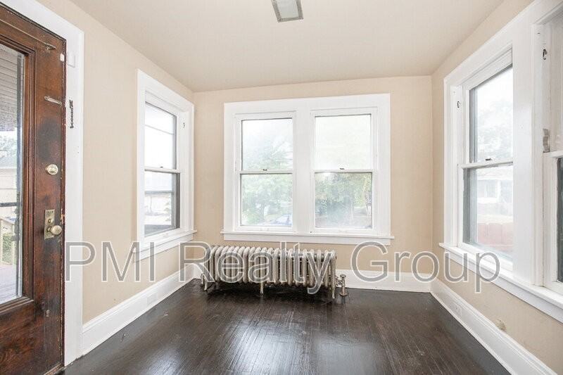 888 Evangeline Rd - Photo 5 of 30