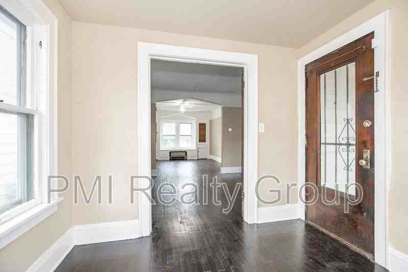 888 Evangeline Rd - Photo 6 of 30