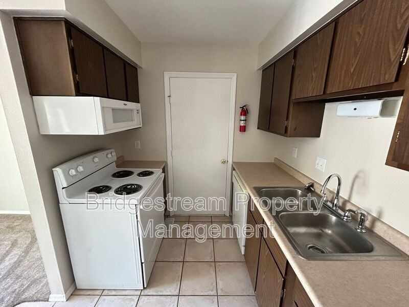 3553 Golden Meadows Ct - Photo 3 of 8