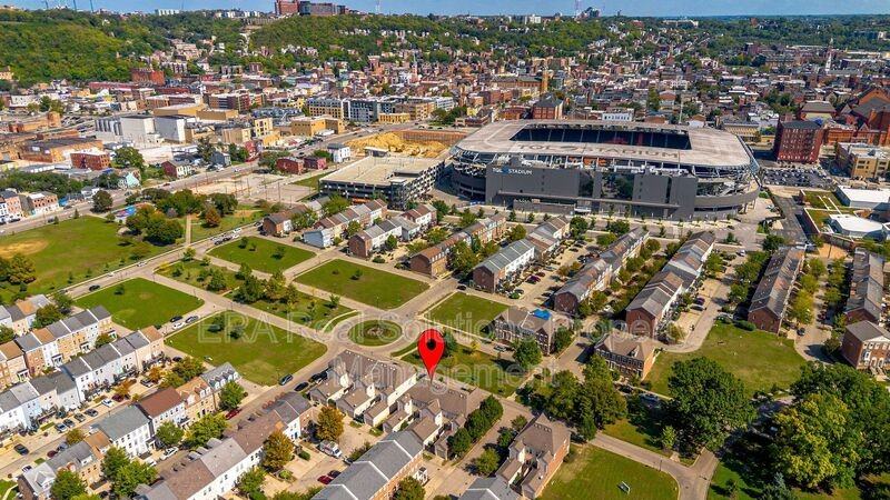 1441 Laurel Park Dr - Photo 3 of 42