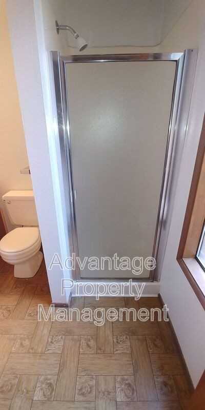 1831 Nw Grant Cir - Photo 3 of 17