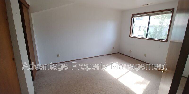 1831 Nw Grant Cir - Photo 4 of 17