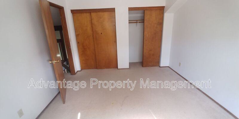 1831 Nw Grant Cir - Photo 5 of 17