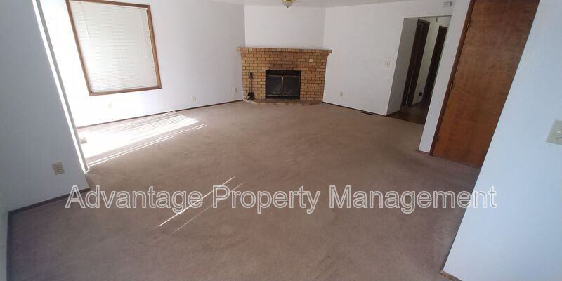 1831 Nw Grant Cir - Photo 7 of 17