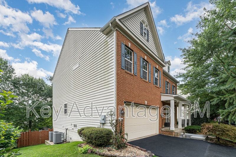 4203 Talon Dr - Photo 2 of 36